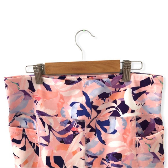ππ½ββοΈbebe sport | Pink Floral Print Athletic Pocket Capri Pants - Picture 10 of 15